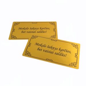 AUKSO SPALVOS PLOKŠTELĖ „MOKSLO ŠAKNYS KARČIOS...“