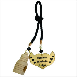 AUTOMOBILIO PAKABUKAS SU ŠIRDELE „MYLIU TAVE IKI MĖNULIO IR ATGAL“