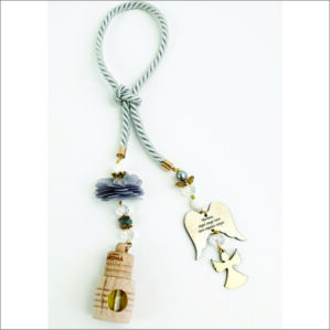 AUTOMOBILIO PAKABUKAS „MOČIUTE, TEGUL SAUGO TAVE“