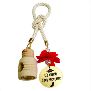 AUTOMOBILIO PAKABUKAS „UŽ VAIRO ŽAVI MOTERIS“