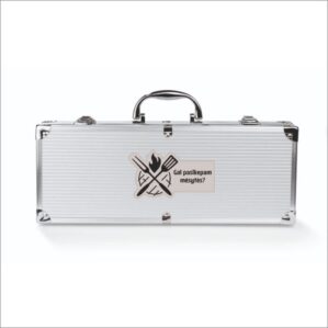 GRILIO ĮRANKIŲ RINKINYS LAGAMINAS XL „GAL PASIKEPAM MĖSYTĖS?“