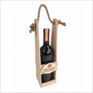 MEDINĖ BUTELIO DĖŽUTĖ „18 GIMTADIENIS TURI BŪTI TOKS...“