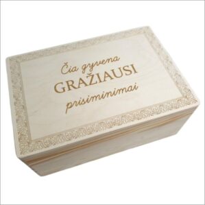 MEDINĖ KRIKŠTADĖŽĖ „ČIA GYVENA GRAŽIAUSI PRISIMINIMAI“