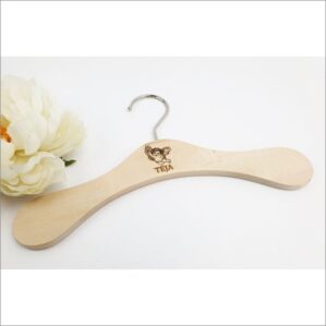 MEDINĖ PAKABA KRIKŠTYNOMS (SU JŪSŲ NORIMU VARDU)2