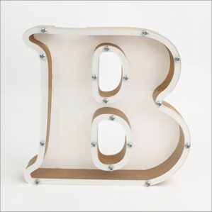 BALTA, MEDINĖ TAUPYKLĖ SU RAIDE B BE DEKORACIJŲ (SU PASIRINKTA RAIDE)