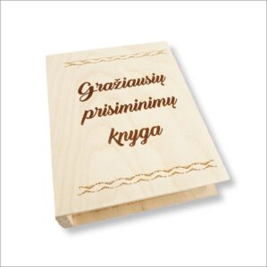 MEDINĖ DĖŽUTĖ „GRAŽIAUSIŲ PRISIMINIMŲ KNYGA“